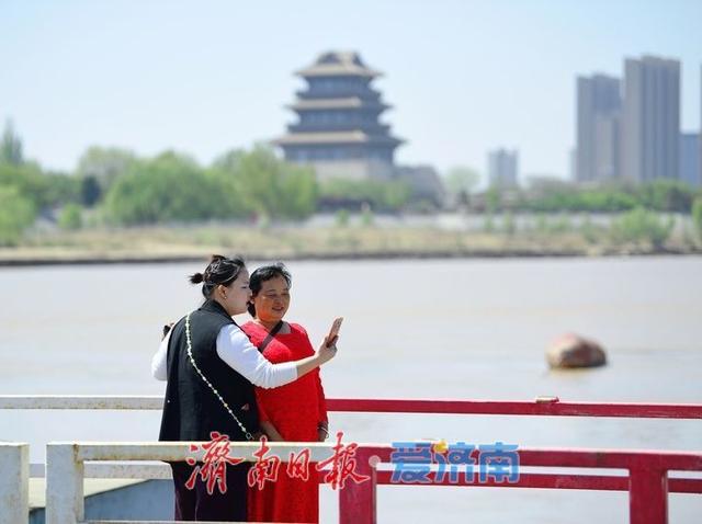 假日拥抱“母亲河”，济南泺口浮桥变身“观景台”