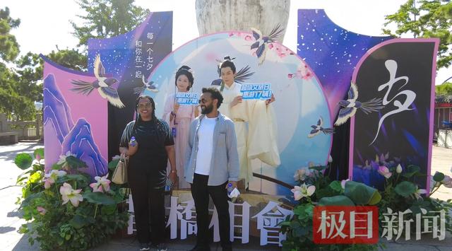 武汉“超级文旅日”来了，游客在黄鹤楼提前过“七夕”