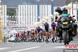 中国西藏第五届跨喜马拉雅国际公路自行车极限赛第二赛段在拉萨开赛图片
