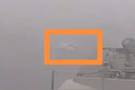 达州一轿车掉入河中 镇政府：因车主未拉手刹溜车坠河 车内无人，已组织打捞图片