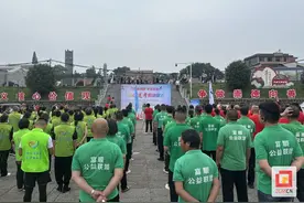 绿丝带飘扬 蓝车队护航——富顺县2025年爱心助考公益行动正式启动图片