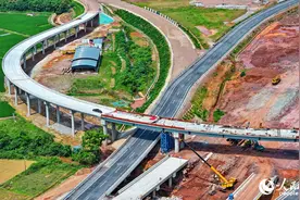 江西抚州东乡区：高速公路互通工程施工忙图片