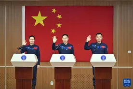 “龙马组合”亮相，简历来了图片