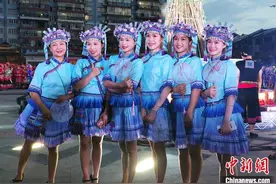 时尚与传统碰撞 民俗新玩法“圈粉”年轻人图片