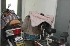 壹点帮办|电动车上楼乱停乱放、违规充电？物业：正在劝阻和搬离图片