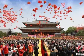 海峡两岸同胞齐聚神农炎帝故里 共拜华夏始祖图片