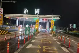 请绕行！国道318线康定市新都桥镇至理塘县路段交通管制图片