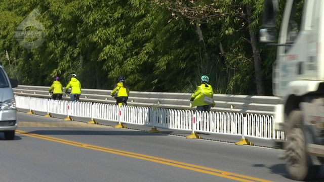 骑友点赞 高海辅路增设机非隔离栏