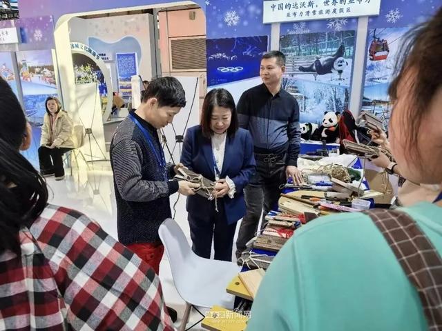 做冰雪精神守护记录讲述者｜哈冰博馆带冰雪文化发展历程展上冰博会