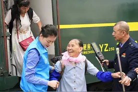 温情“小慢车”，让这个春运更暖图片