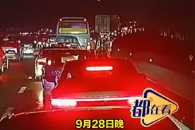 男子堵车着急小便误从高架桥跳下！知情人称送医后无生命危险图片