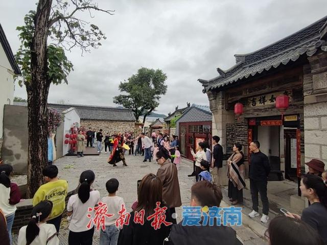 一年四季 泉在济南丨非遗+多元演艺！“中国传统古村”澜头村国庆热度拉满