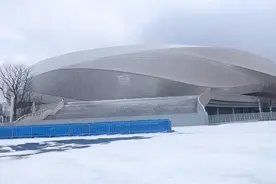 银装素裹！青岛青春足球场的雪景你见过吗？图片