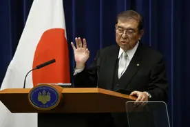 日本政府拟推21.9万亿日元刺激计划，包括向低收入家庭提供现金补助、对半导体和AI的投资图片