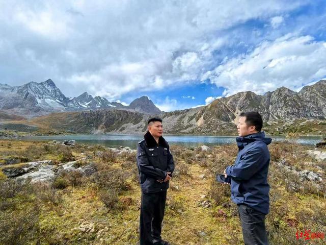 川西登山徒步乱象调查：山高路险！有团队未带食物，报警多是迷路