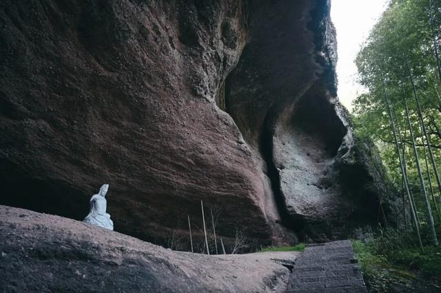 安纳班纳·泰宁 | 在时间的褶皱里，呼吸一场丹霞旧梦