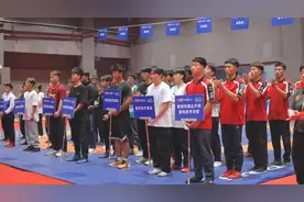 全省摔跤少年争冠郑州奥体中心图片