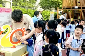 科普大篷车开进幼儿园！东西湖萌娃尖叫体验“天鹅绒触觉”图片