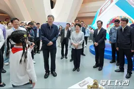 “八艺展”优秀艺术作品展览揭幕图片