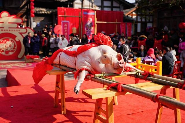 “烟火上里·坝坝年”四川雅安雨城区2026年猪文化活动举行