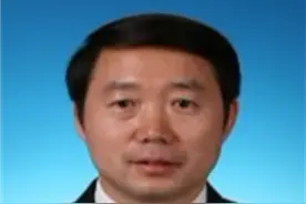 5月25日上午，山东大学齐鲁医院血液科刘传方教授来潍坊市第二人民医院坐诊图片