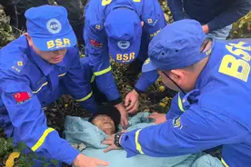 岳阳93岁老人走失1天幸被救援队找到，孙女：原本做最坏打算，万幸爷爷身体无大碍图片