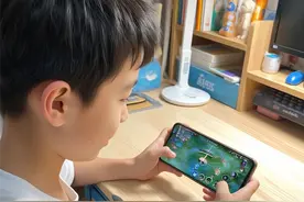 小学生登家长账号充值腾讯旗下游戏3000元 官方回复：近65%未成年人使用家长账号充钱图片