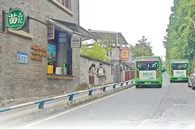 人民日报：重庆市渝中区努力办好群众关心的关键小事——山城里 小巷公交穿行忙图片