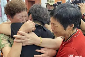 杭州民警见证的第11022次团圆：54年后首次见面，他们哭了又笑了图片