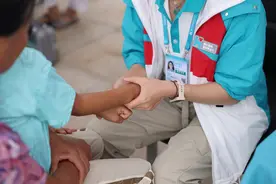 “韩红爱心·百人援吉”义诊首站走进大安，义诊1264人次，已完成161例白内障手术图片