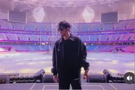 这是刚刚的奥体大莲花！周杰伦杭州开唱，场外人人人人人人！我的青春回来了图片