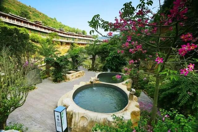 降温天的终极浪漫，是泡进一池温泉里！来南宁开启初冬仪式感