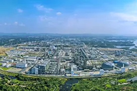 更扬云帆立潮头——岳阳市云溪区助力打造万亿现代石化产业核心基地走笔图片