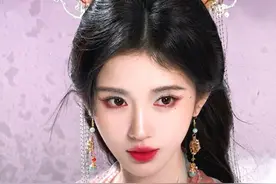 鞠婧祎一口气官宣两部新剧《来战》和《万花世界》，均为恒星引力出品，本人回应图片