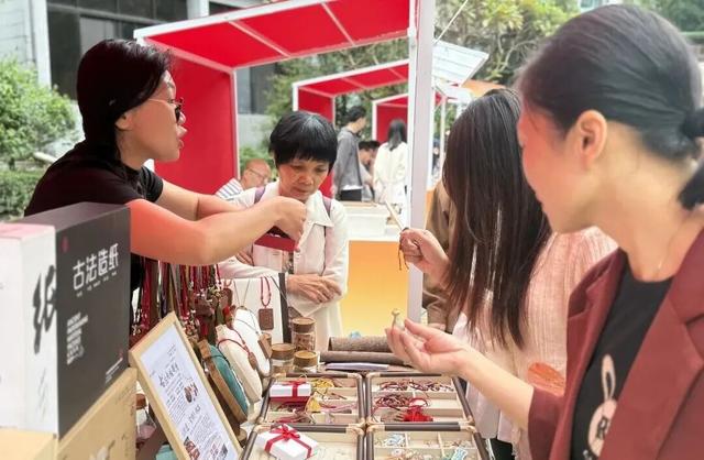 登高问鼎！今天，鼎湖山很热闹！