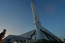 蓝色起源计划今日发送“全女性”航班上太空：包括贝佐斯未婚妻和“水果姐”图片