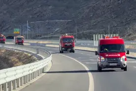 大学生去珠峰路上遇地震返回拉萨：一路上看到的都是“逆行”的救援车辆图片