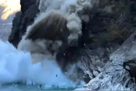 云南虎跳峡景区网红打卡点突发山体滑坡？景区回应图片