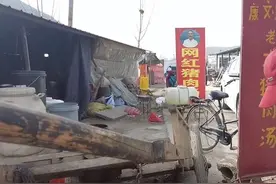 山东大爷卖猪肉汤走红，10元1碗肉给得多，却因一件事跌落谷底图片