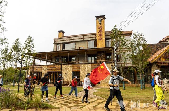 江夏大青八户外运动村火爆开业，首日吸引上万市民