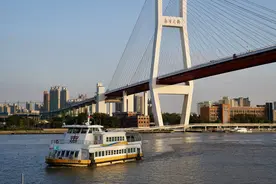 江河澎湃2024｜跑轮渡31年，我见证黄浦江两岸变化翻天覆地图片