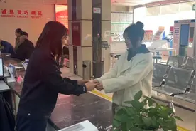 四川实现申领临时居民身份证“跨省通办”图片