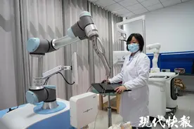 工程师走进手术室研究医生动作，7年打磨出首台国产“瘦脸”机器人图片
