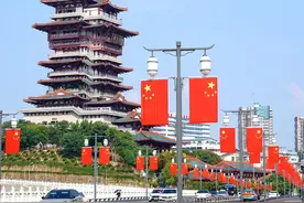 组图｜国庆将至 绵阳满眼尽是“中国红”图片