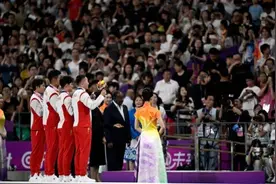 荣光不晚！7名中国选手领取递补的奥运奖牌图片