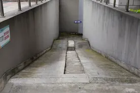 原本可停放电动自行车的地下车库，为何居民不愿用？图片