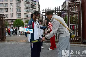 2024年中考开考！玉溪市4万余名学子奔赴考场图片