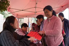 幸福啦！这个社区为老年人发放203万元慰问金图片