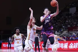 浙江稠州金租男篮错失新赛季主场首胜图片