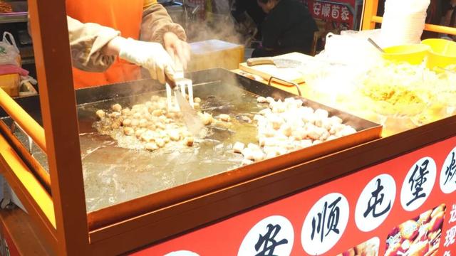 安顺古城与顾府街人气火爆 文旅融合点亮城市夜经济